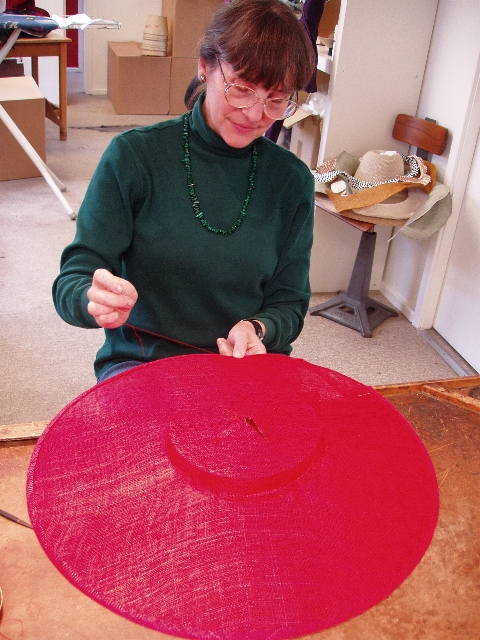 Binding the edge of the brim